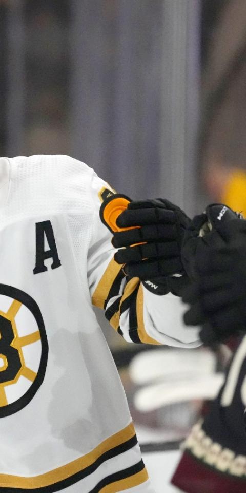 NHL same-game parlay, Pastrnak peppers the net