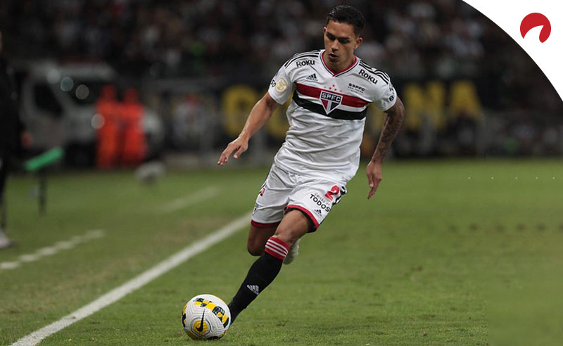 Jogador do São Paulo em jogo pelo time.