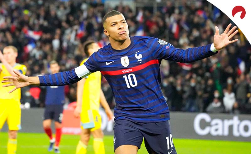 Kilian Mbappe, da França, comemora gol durante as classificatórias da Copa do Mundo 2022