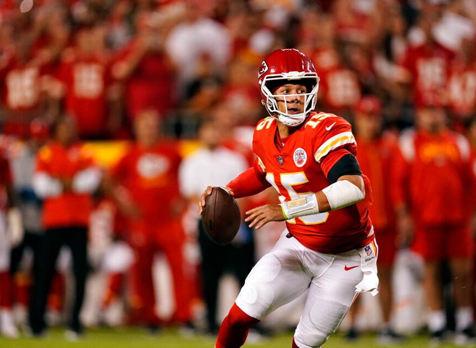 Patrick Mahomes' Chiefs favored in our Chiefs vs Colts picks and odds