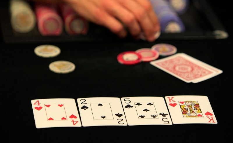 Aumente sua banca com bônus para jogar poker valendo dinheiro.