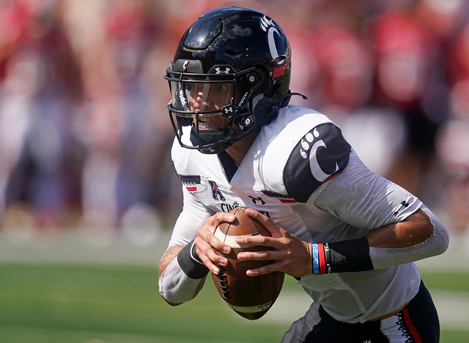 Desmond Ridder and the Bearcats are slight favorites over the Fighting Irish in NCAAF betting odds.