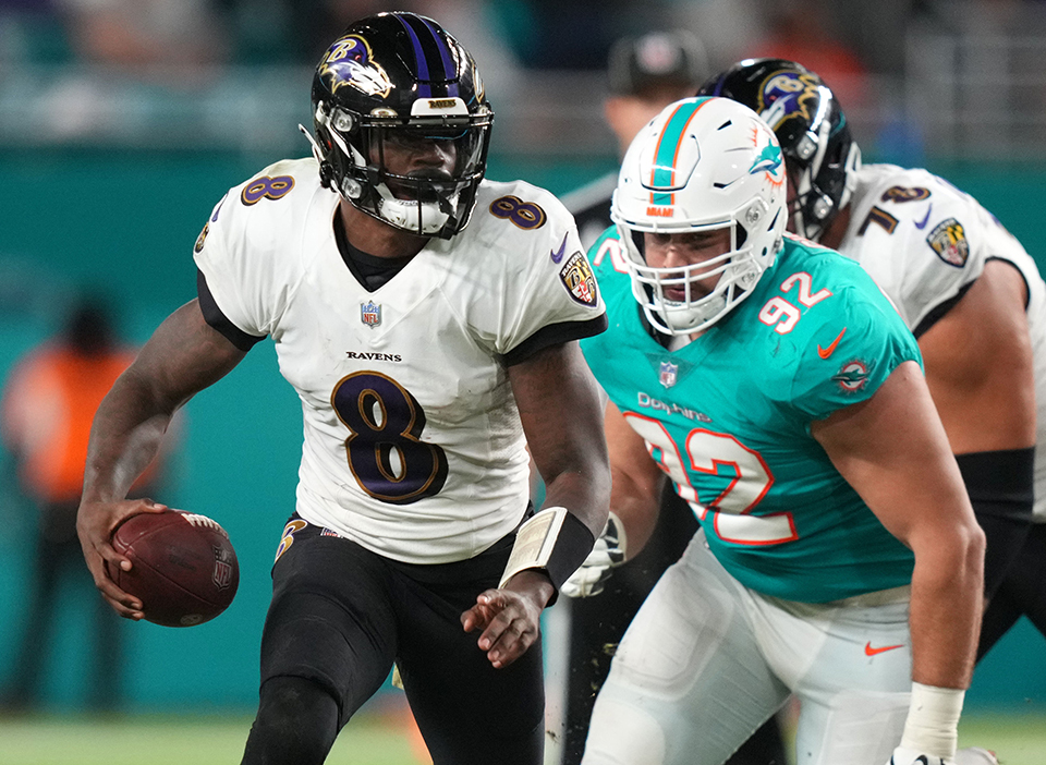 Lamar Jackson and the Ravens are favored in Browns-Ravens betting odds for their clash on Sunday Night Football.