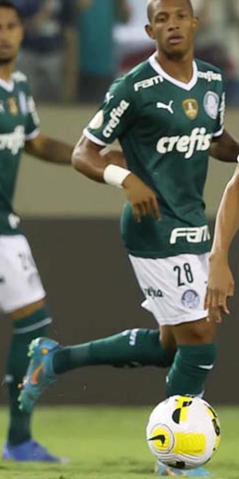 Jogadores do Palmeiras em lance pela Libertadores