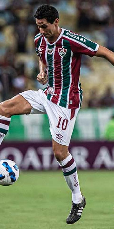 Ganso (Fluminense) domina a bola no ar em jogo