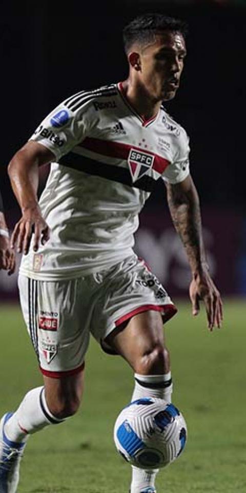 Jogador do São Paulo em lance pela Copa Sul-Americana