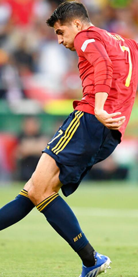 Álvaro Morata en un partido de la Nations League. Conoce las cuotas y pronósticos del España Vs República Checa.