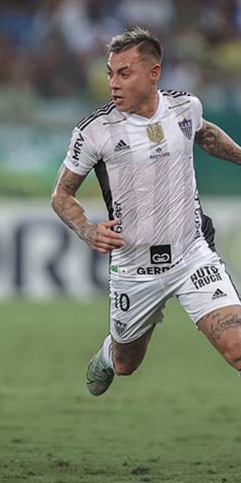 Edu Vargas, do Atlético, em lance pela Série A do Brasileirão