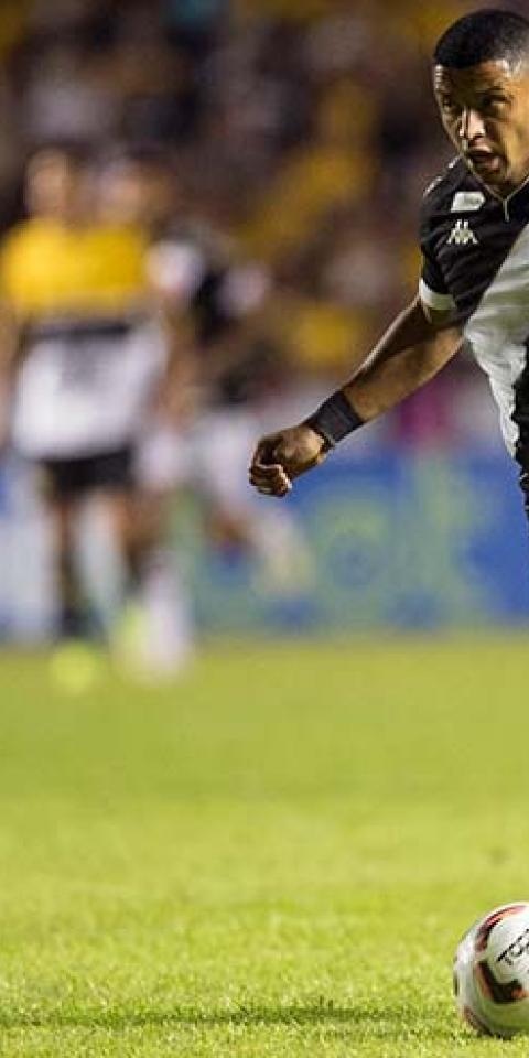 Zé Santos em lance pela Série B do Brasileirão
