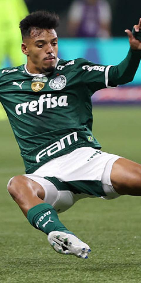 Jogador do Palmeiras em jogo pelo time.