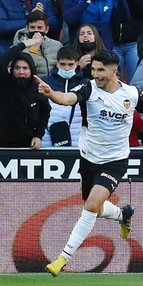 Carlos Soler celebra un gol. Apuesta en el amistoso de clubes entre Borussia Dortmund Vs Valencia.