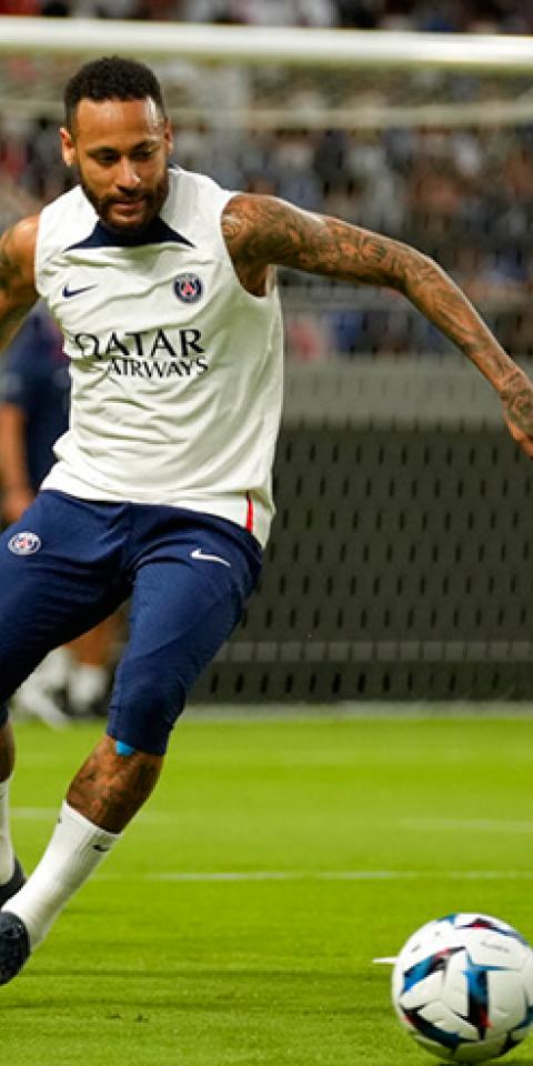 Neymar Jr. en un entrenamiento. Conoce las cuotas y pronósticos del PSG Vs Nantes para la Supercopa de Francia.