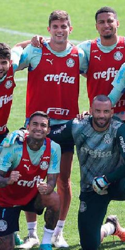 Jogadores do Palmeiras no treinamento 