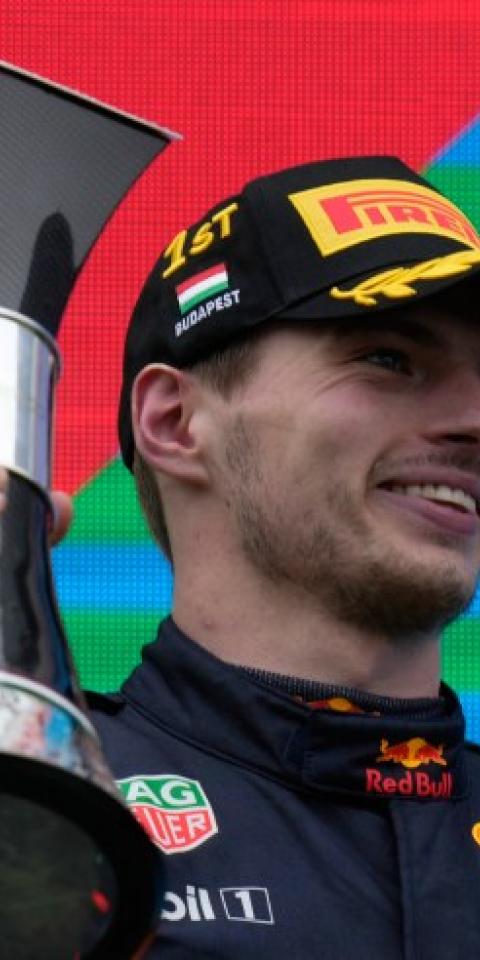 Max Verstappen comemorando a vitória do GP da Hungria