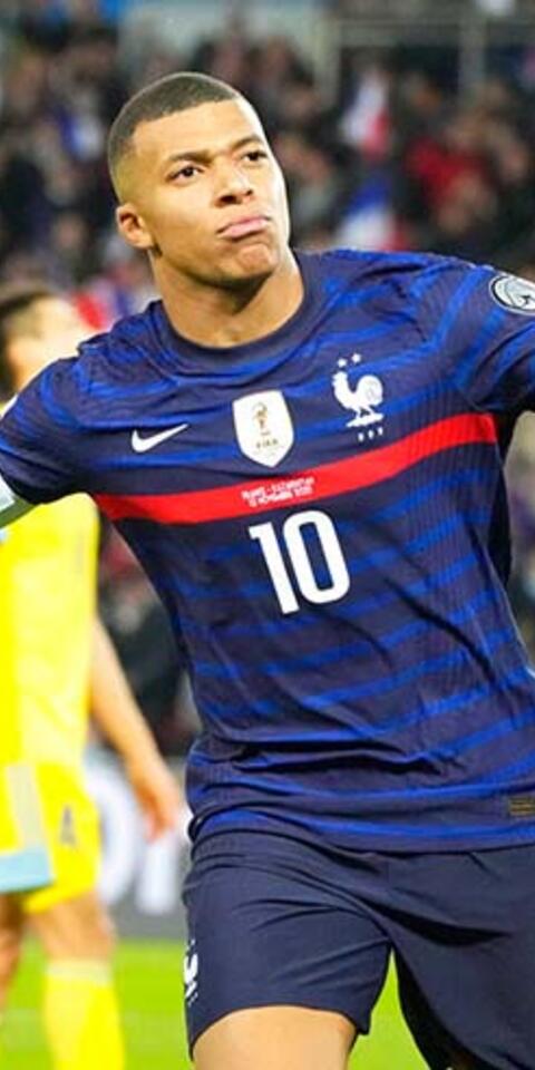 Kilian Mbappe, da França, comemora gol durante as classificatórias da Copa do Mundo 2022