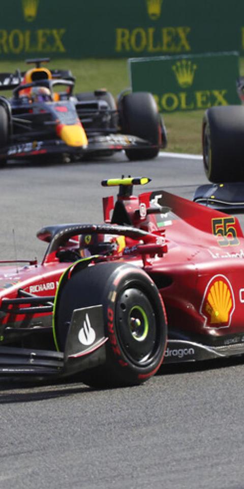 Carlos Sainz en la imagen por delante de los Red Bull. Cuotas y picks del Gran Premio de Países Bajos de Fórmula 1.