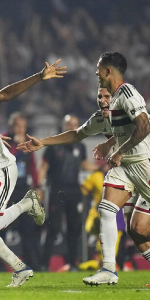 Los jugadores de Sao Paulo celebran una victoria. Cuotas Sao Paulo Vs Independiente del Valle, Copa Sudamericana.