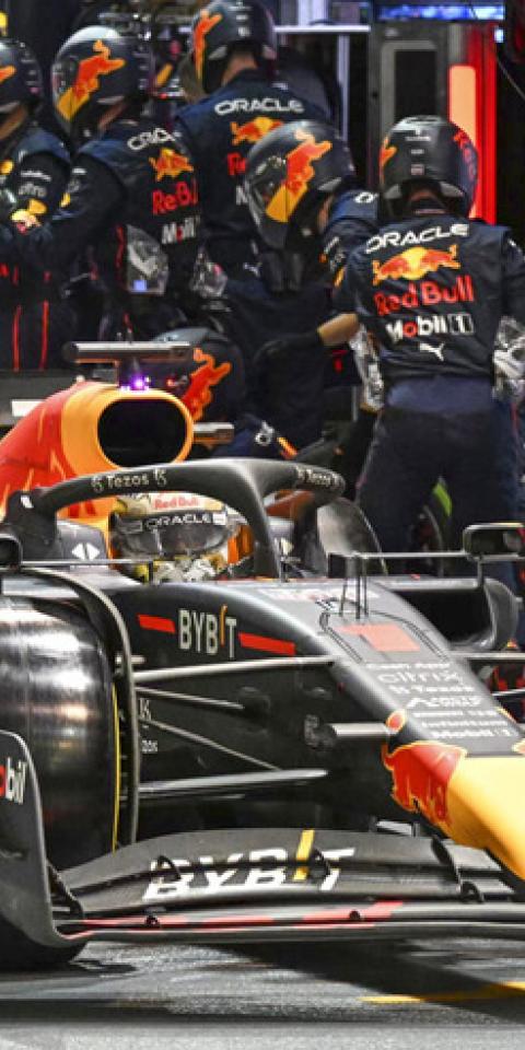 Max Verstappen sale de boxes. Cuotas y pronósticos del Gran Premio de Japón de Fórmula 1