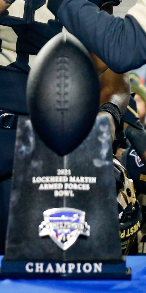 The Baylor Bears and Air Force Falcons featured in the 2022 Armed Forces Bowl game
