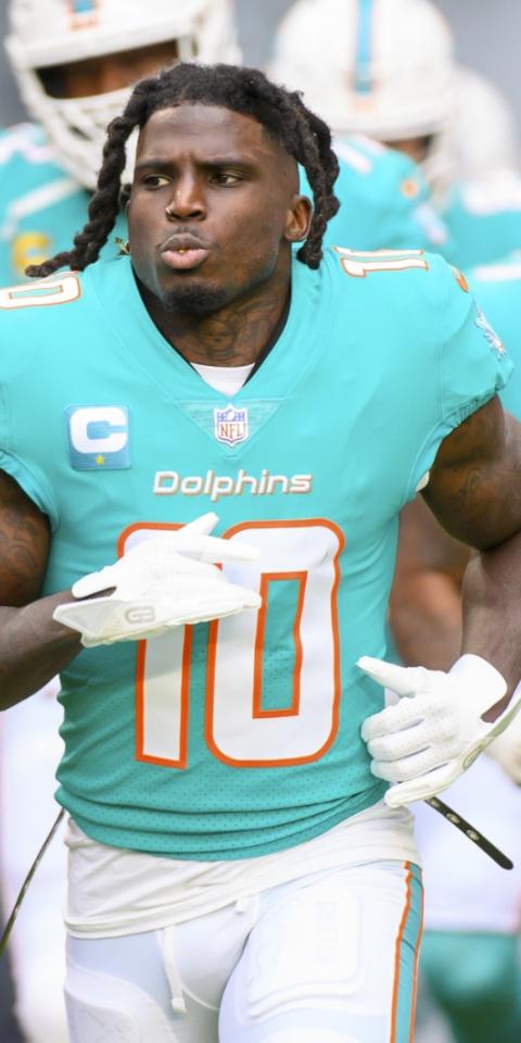 Tyreek Hill's Miami Dolphins favored in our Dolphins vs Jets picks and odds