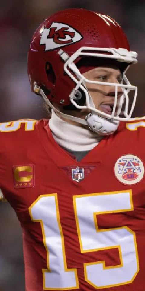 O quarterback Patrick Mahomes jogará Kansas City Chiefs x Philadelphia Eagles pelo Super Bowl 57