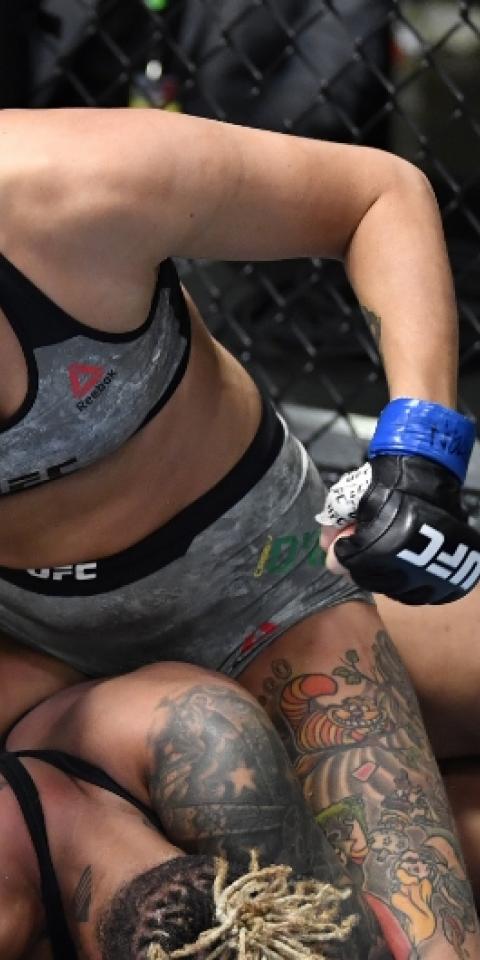 Casey O'Neill (top) is favored vs Jennifer Maia at UFC 286