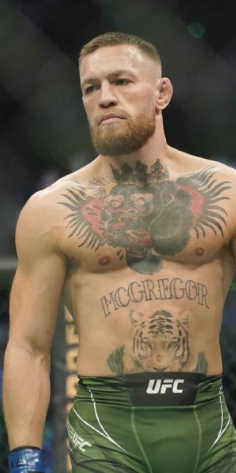 Conor McGregor is set as a pick'em in the McGregor vs Michael Chandler odds.