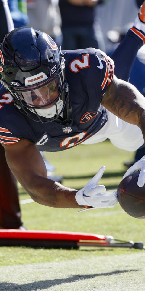 DJ Moores' Chicago Bears featured in our Bears vs Chargers picks and odds