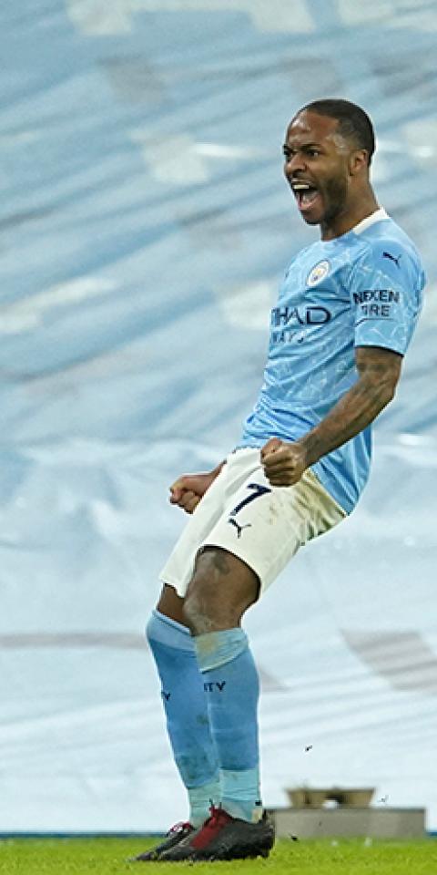 Raheem Sterling celebra un gol con la camiseta del Manchester City
