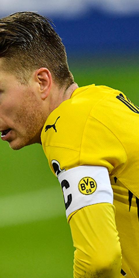 Marco Reus se lamenta de una jugada en un partido previo al próximo Borussia Dortmund Vs Augsburgo de la Bundesliga