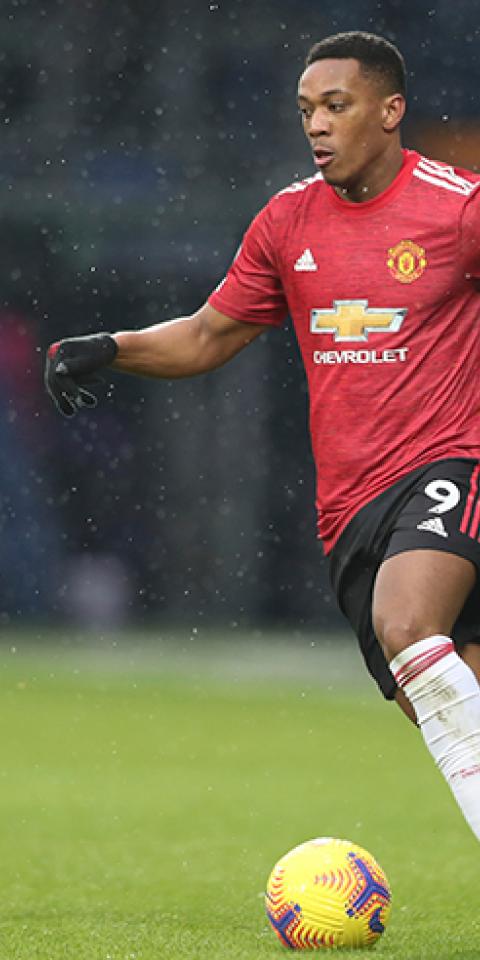 Anthony Martial conduce el balón en un partido previo al Real Sociedad Vs Manchester United de la Europa League.