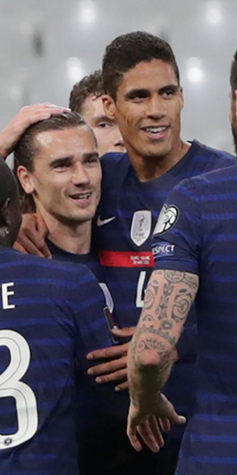 Griezmann y el resto de jugadores de Francia celebran un gol. Conoce las cuotas del próximo Kazajistán Vs Francia