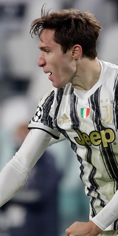 Federico Chiesa celebra un gol. Conoce las cuotas y pronósticos del Atalanta Vs Juventus.