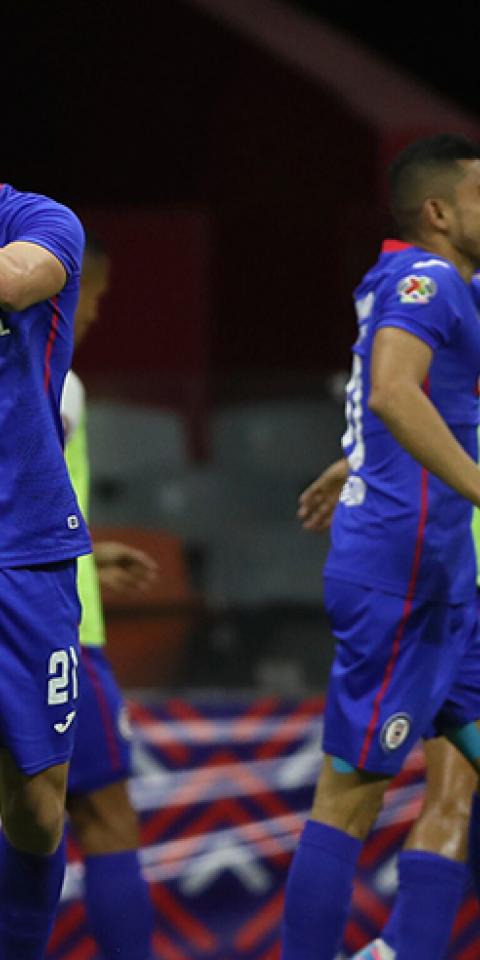 Jonathan Rodríguez celebra un gol mirando a la grada. Conoce las cuotas del Toluca Vs Club América.