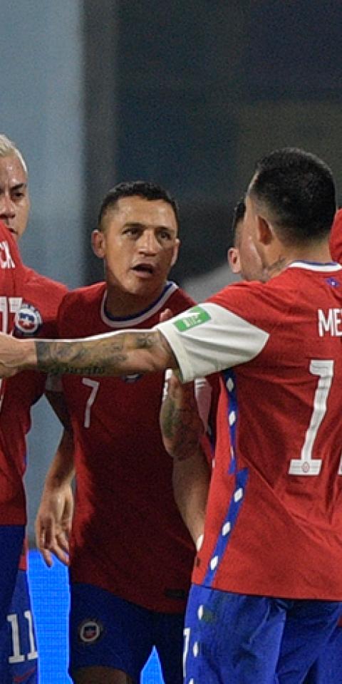 Los jugadores de la Roja celebran un gol. Conoce las cuotas y pronósticos del Chile Vs Bolivia.