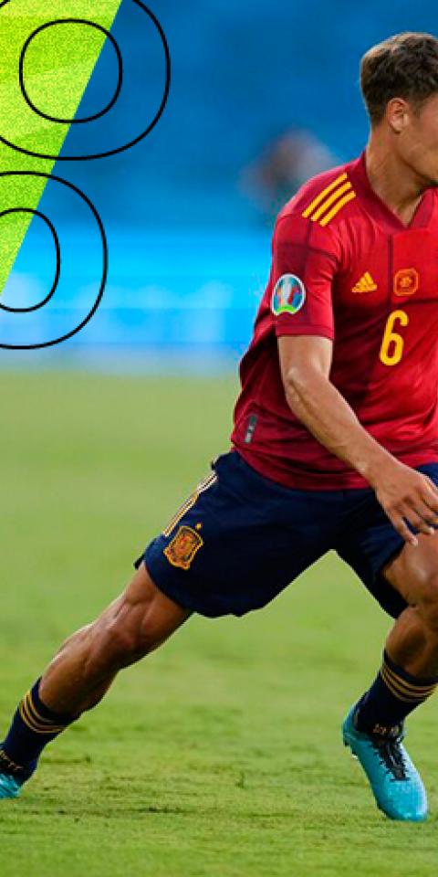 Marcos Llorente controla un balón con España en la Euro 2020. Conoce los pronósticos del España vs Polonia.