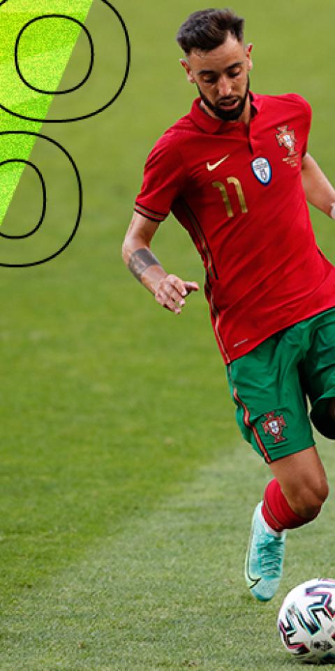 Bruno Fernandes conduce un balón con Portugal en la Euro 2020. Conoce los pronósticos del Portugal vs Alemania. 