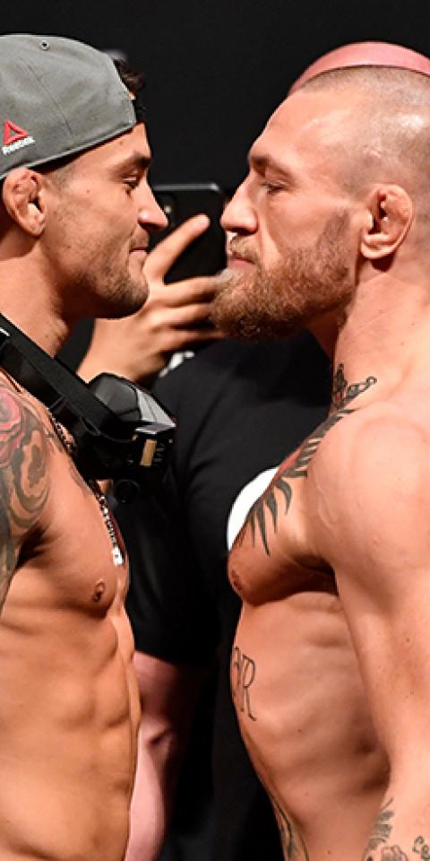 Dustin Poirier (izquierda) es el favorito sobre Conor McGregor (derecha) en los pronósticos y las cuotas del UFC 264.