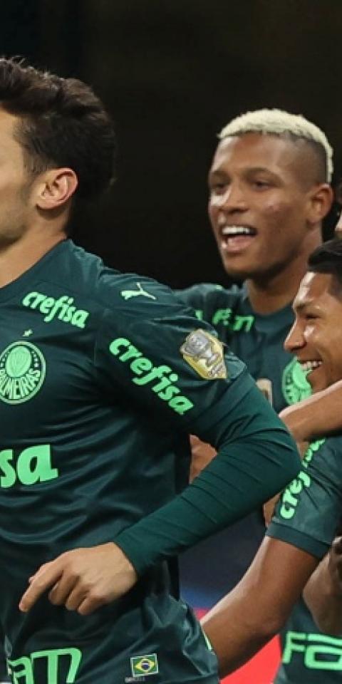 Palmeiras enfrenta Santos no Brasileirão 2021.