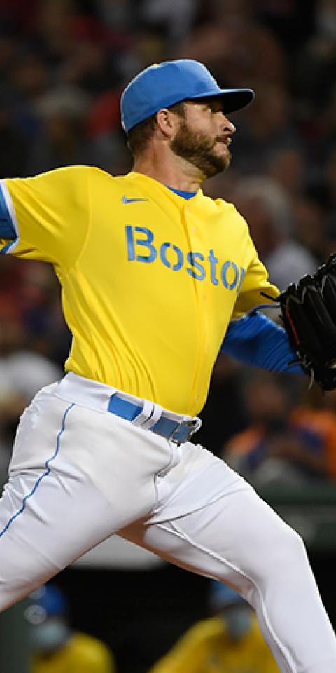 Ryan Braiser lanza para los Boston Red Sox, principales favoritos cuotas para conseguir un comodín en la MLB.