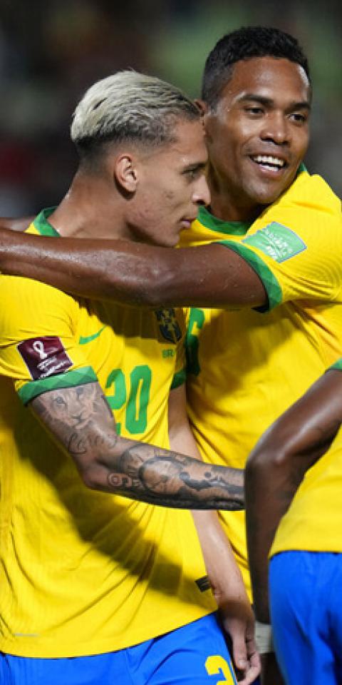Imagen de varios jugadores de la Canarinha celebrando un gol. Cuotas y picks Colombia Vs Brasil.