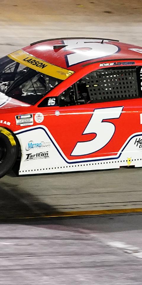 Kyle Larson is the favorite in the Autotrader EchoPark Automotive 500 odds.