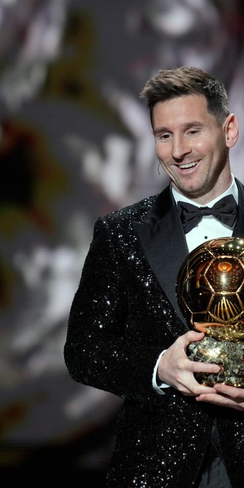 Lionel Messi Avec Le Ballon D'Or 2021