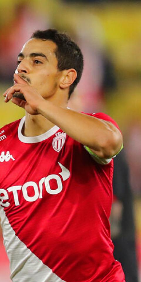Wissam Ben Yedder celebra un gol en la Ligue 1. Conoce las cuotas y pronósticos del Mónaco Vs Rennes y apuesta.