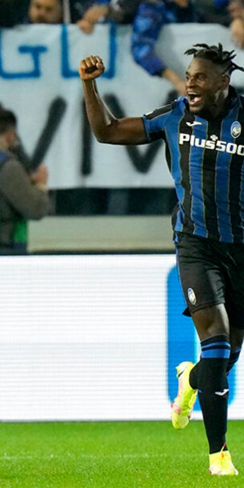 Duvan Zapata ceelbra un gol en la Serie A de Italia. Conoce las cuotas y pronósticos del Lazio Vs Atalanta.