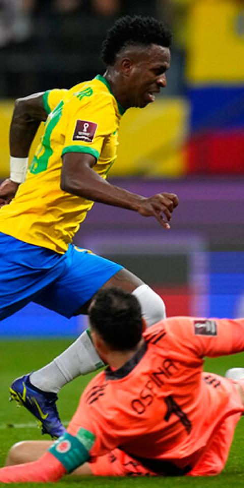 Vinicius Jr. regatea a un portero en partido de las Eliminatorias Sudamericanas. Conoce las cuotas del Ecuador Vs Brasil