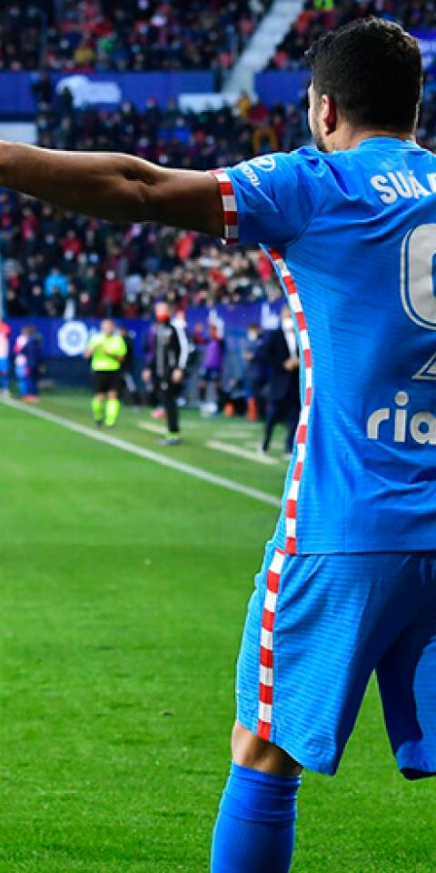 Luis Suárez (der.) y João Félix celebran gol en LaLiga Santander. Conoce los pronósticos del Betis Vs Atlético De Madrid