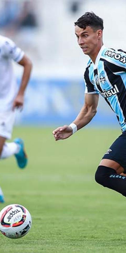 Palpite para Grêmio x Chapecoense: Ferreirinha em lance da partida entre Grêmio e Ponte Preta