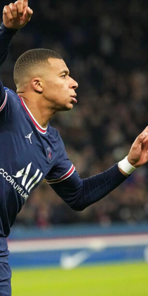 Kylian Mbappe celebra un gol con el líder de la Ligue 1. Cuotas y pronósticos del PSG Vs Marsella.