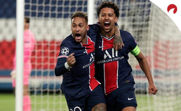 Marquinhos (derecha) y Neymar celebran un gol. Conoce las cuotas del PSG Vs Lens